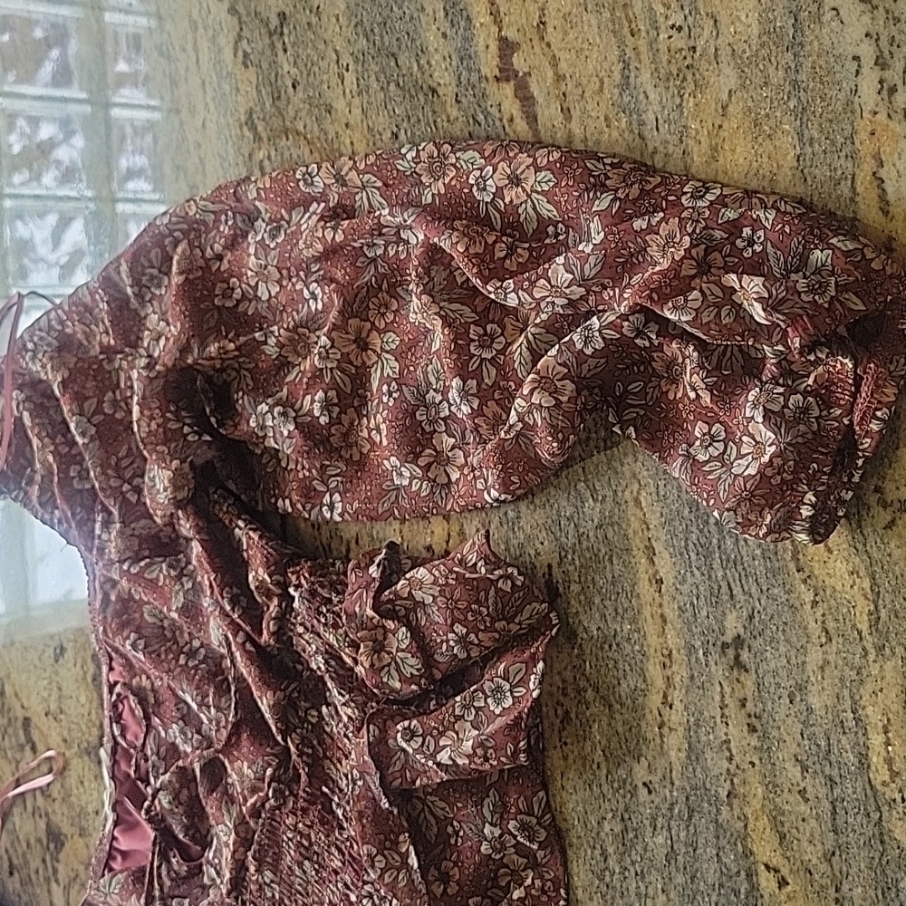 Ultra Flirt beautiful sheer top🌺🌺 - Picture 3 of 10